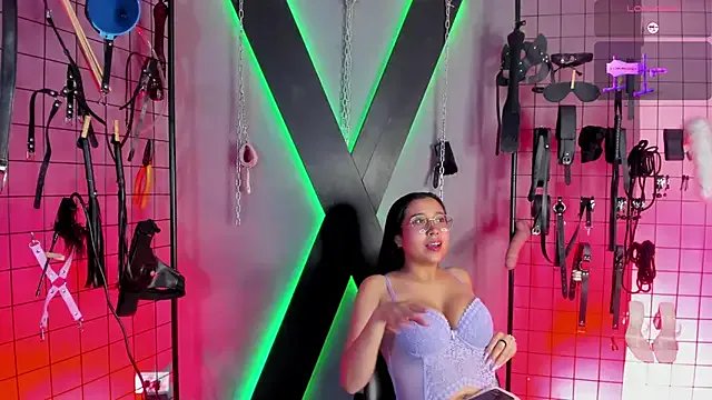 MissScarlet_Ela_bdsm on StripChat