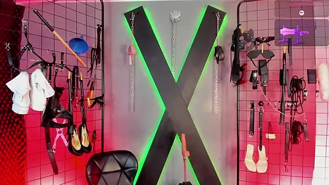 MissScarlet_Ela_bdsm on StripChat