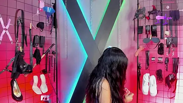 MissScarlet_Ela_bdsm on StripChat