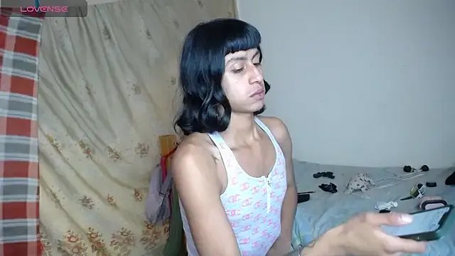 Naicollsxxx — hairy ass show