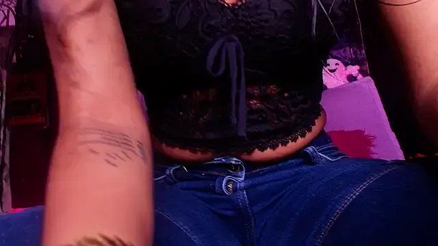 naomi_kyse on StripChat