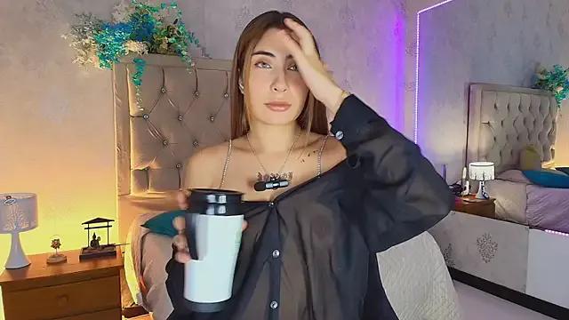 nini_love01 on StripChat 