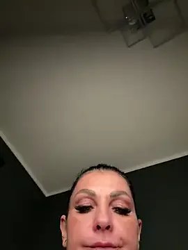 Nola_Luxx-offiziell — Oil Ass+Anal Plug+ Twerk