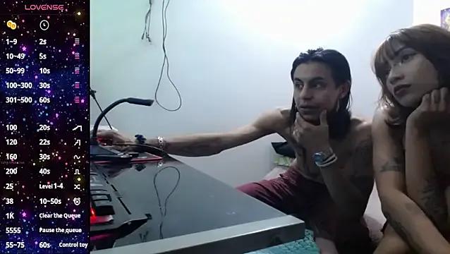 Papi_Mami_Live on StripChat 