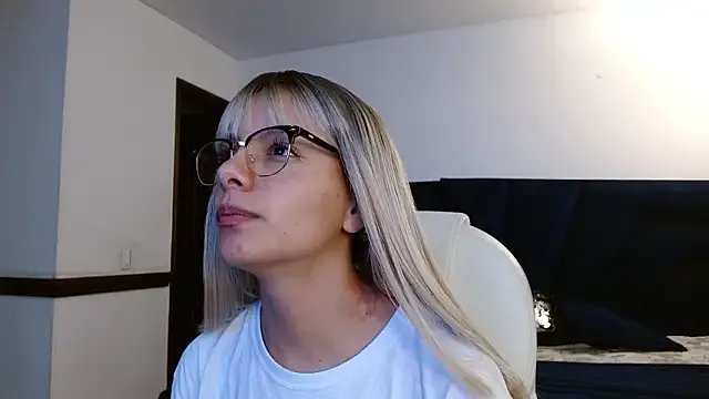 peyton_golden1 — SHOW TITS