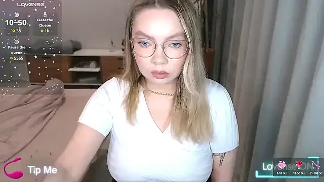 Model PolinaXXXXJones