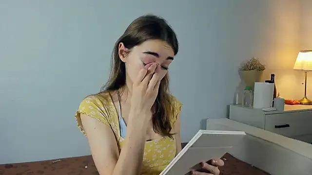 PollyBeev on StripChat 