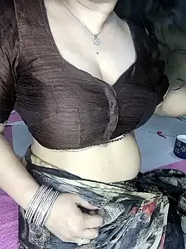 PRIYA_22 on StripChat