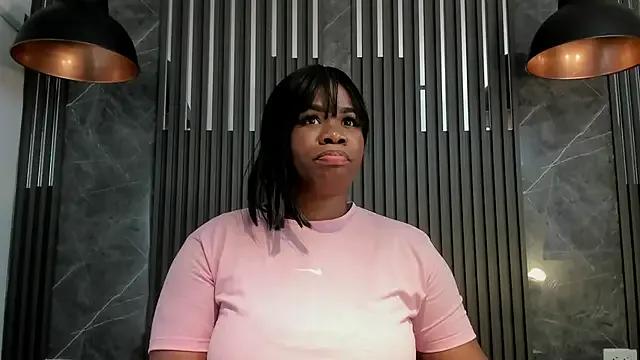 SaraiEvans on StripChat 