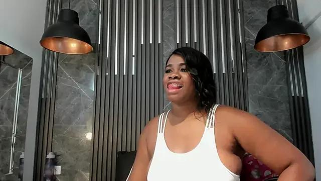 SaraiEvans on StripChat 