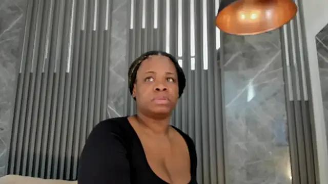 SaraiEvans on StripChat 