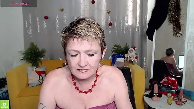 SexyGrandma_ on StripChat
