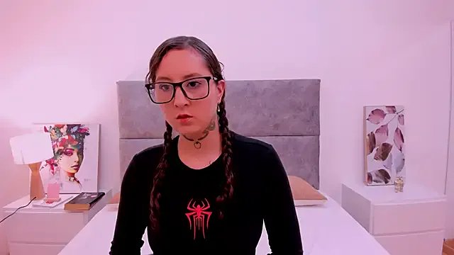 SharonMartini on StripChat