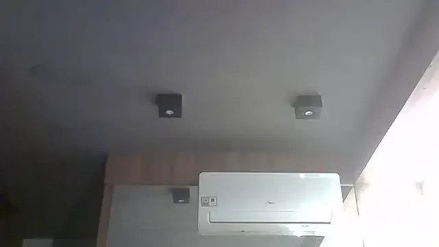 SkinnyKitten on StripChat