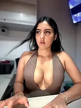 Sofia_Collins- on StripChat