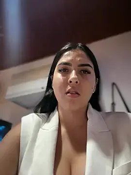 Sofia_Collins- on StripChat