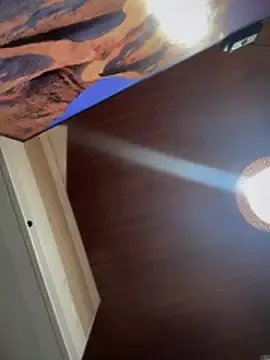 Sofia_Collins- on StripChat