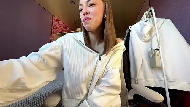 SofiaSmiles — 30 minutes without panties