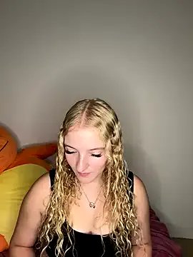 Sophie_cute06 on StripChat