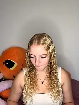 Sophie_cute06 on StripChat