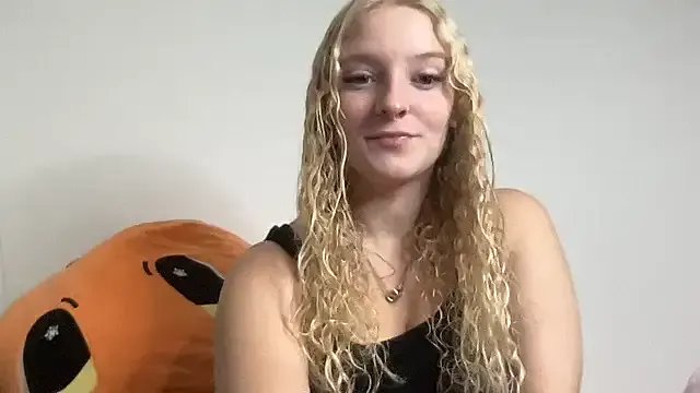 Sophie_cute06 on StripChat