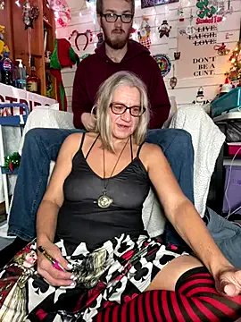 TrenaAnne on StripChat