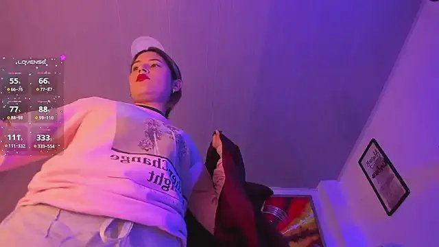 Violet_Blazee on StripChat