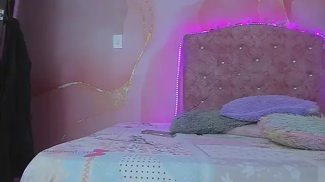 violet_taylor_ on StripChat