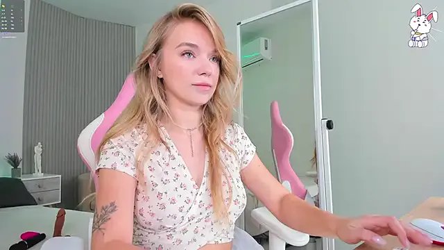 VirginChloe on StripChat