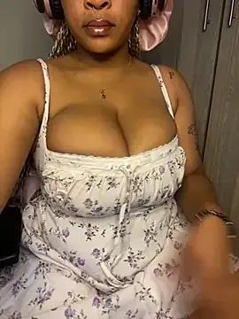 YellowHoneyDip on StripChat 