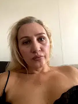YourBlondee on StripChat